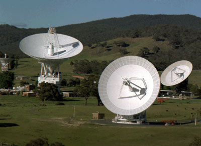 http://www.spacetoday.org/images/SolSys/DeepSpaceNetwork/CanberraDSNantennaDouble.jpg